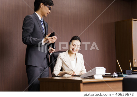 女性企業總統企業家辦公室年輕女性商人 40639678