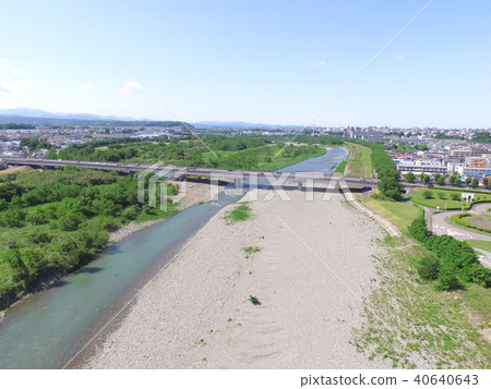 用無人機(多摩河綠地Fusei Minami Park / Fuyu City,Tokyo,Minami Denen)從天空拍攝的“多摩河的上游” 用無人機(多摩河綠地Fusei Minami Park / Fuyu City,Tokyo,Minami Denen)從天空拍攝的“多摩河的上游” 40640643