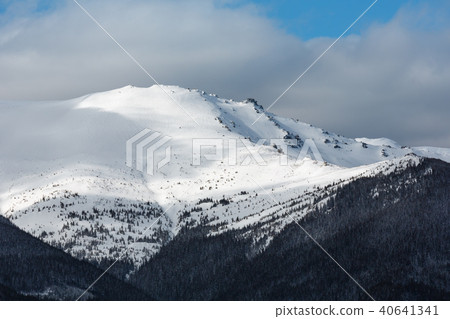 Morning winter mountain ridge 40641341