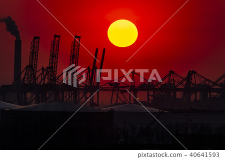 The Rotterdam harbour during sunset - Netherlands The Rotterdam harbour during sunset - Netherlands 40641593