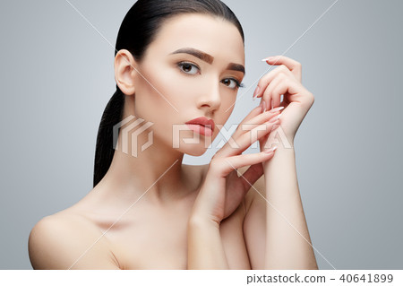 Brunette asian girl with long straight hair 40641899