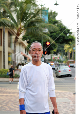 走在威基基的日本前輩 40643139