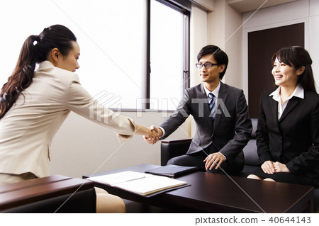 女性業務會議會議談判交易辦公室少婦商人男性 40644143