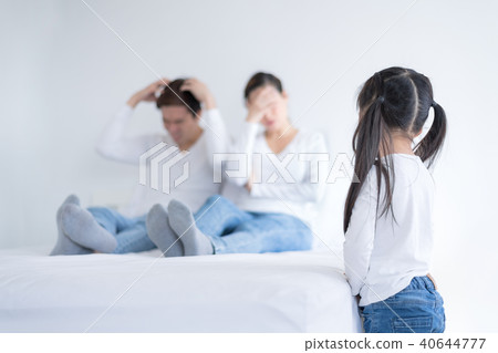 Parents are looking headache with her daughter. 40644777