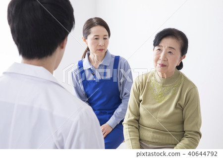 Helper to accompany the elderly Helper to accompany the elderly 40644792