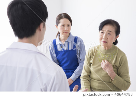 Helper to accompany the elderly Helper to accompany the elderly 40644793