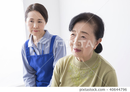 幫助老人的助手 幫助老人的助手 40644796