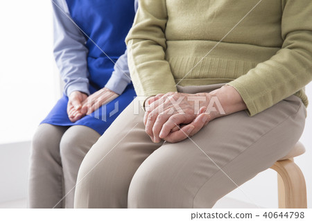 幫助老人的助手 幫助老人的助手 40644798