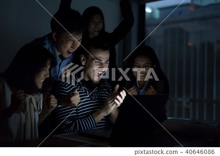 Succsessful businesspeople working overtime late. Succsessful businesspeople working overtime late. 40646086