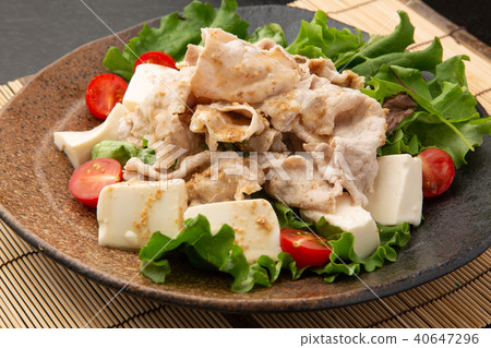 Cold shabu and tofu salad Cold shabu and tofu salad 40647296