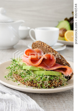 Sandwich with ham and avocado 40648544
