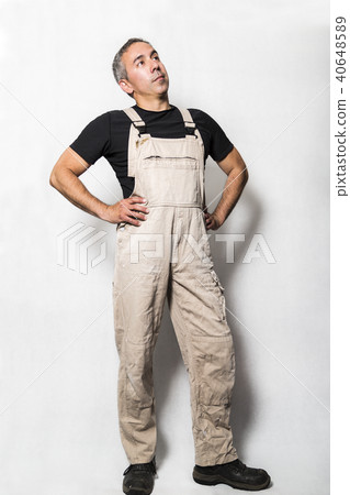 worker specialist plumber, engineer or constructor 40648589