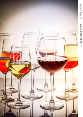 Set of glasses with wine 40648827