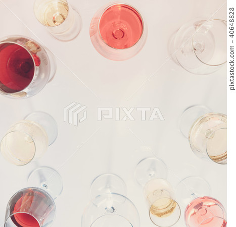 Set of glasses with wine 40648828