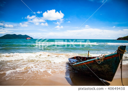 The boat stands on the ocean shore 40649438