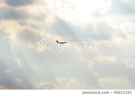 陽光和飛機在晚上 40651585
