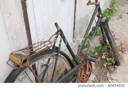 bicycle Antique Broken Old at decay and rust bicycle Antique Broken Old at decay and rust 40654092