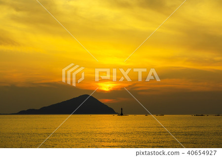 Sunset on Fukuiura, Itoshima Peninsula Sunset on Fukuiura, Itoshima Peninsula 40654927