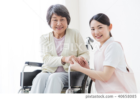 Care senior woman hospital helper carer 40658085
