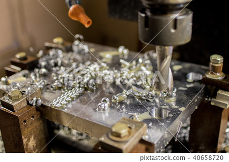 Cutting at a machining center Cutting at a machining center 40658720
