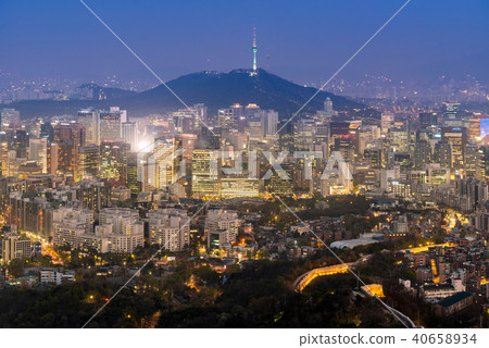Night view of Seoul Downtown cityscape 40658934