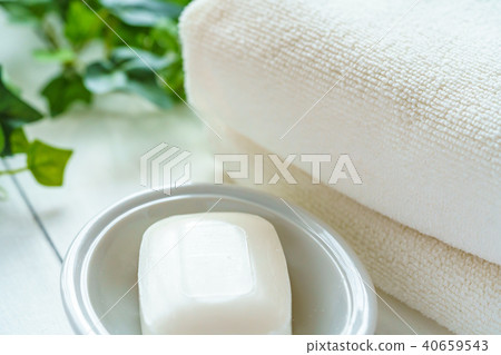 Towels and soap 40659543