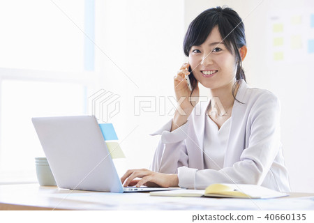 Young working woman having a conversation on a smartphone 40660135