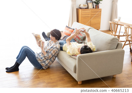 Parents and children enjoying smartphones Parents and children enjoying smartphones 40665213