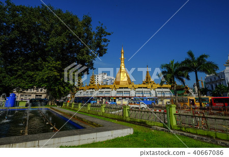 Sule Pagoda in Yangon, Myanmar 40667086