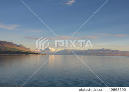 Lake Te Anau reflecting Lake Te Anau reflecting 40668800