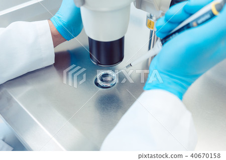 Woman scientist working with pipette in laboratory 40670158