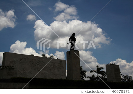 Mausoleum of Che Guevara 40670171