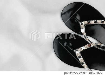 Luxurious flip flops, inlaid with rhinestones Luxurious flip flops, inlaid with rhinestones 40672027