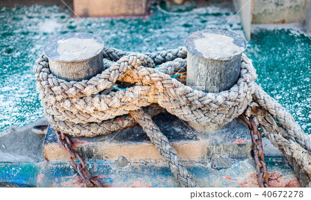 Close Up of Boat Rope Tied  40672278