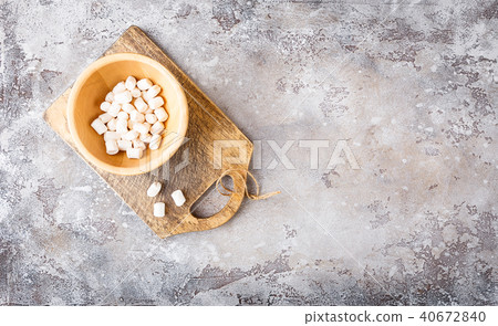 Fluffy white marshmallow in wooden bowl 40672840