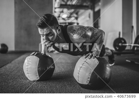 Muscled young man doing plank Muscled young man doing plank 40673699