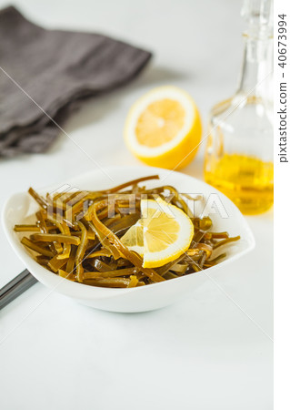 Sea kale kelp salad with oil and lemon 40673994