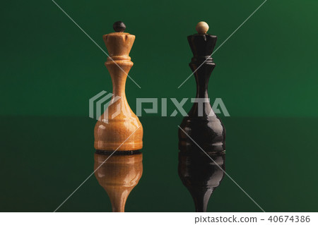 Pair of queen chess pieces confronted as opposites Pair of queen chess pieces confronted as opposites 40674386
