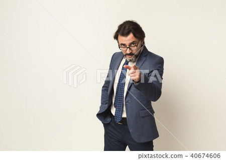 Confident businessman point at camera 40674606