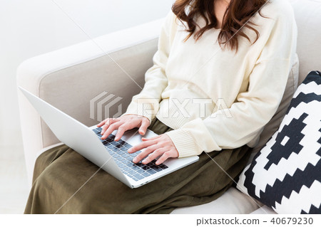 Female hand to use laptop computer Female hand to use laptop computer 40679230
