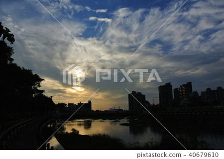 夕陽 40679610