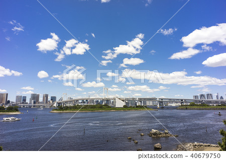 Odaiba Rainbow Bridge in the early summer, floating in the sky Odaiba Rainbow Bridge in the early summer, floating in the sky 40679750