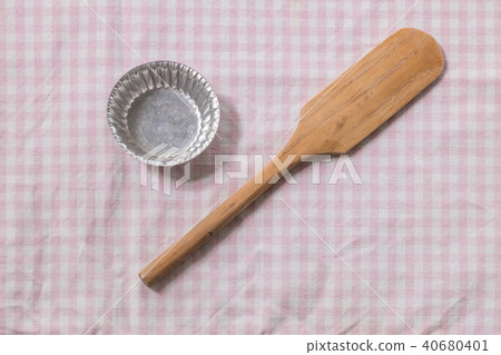 Small paddle and tray for cooking sweet 40680401