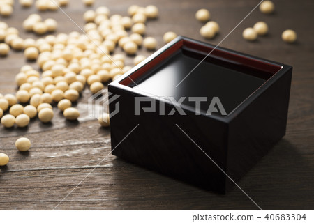 Soy sauce that went into a bowl Soy sauce that went into a bowl 40683304