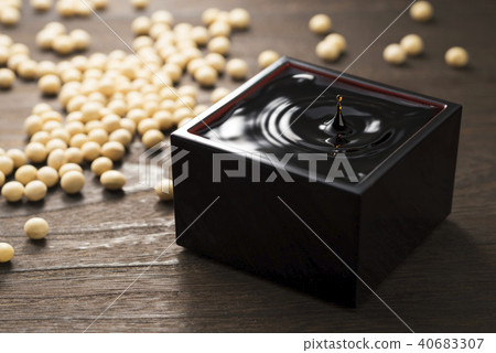 Soy sauce that went into a bowl Soy sauce that went into a bowl 40683307