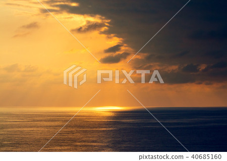 Sunset over the sea Sunset over the sea 40685160
