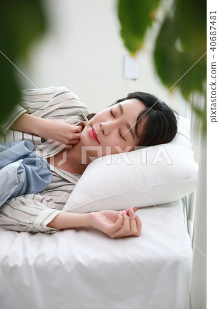 年輕的女人 年輕的女人 40687481