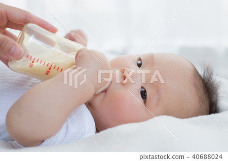 Baby drinking milk 40688024