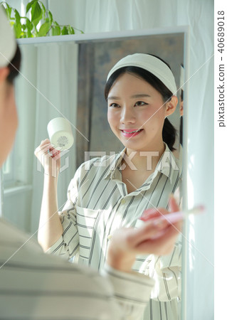 年輕的女人 年輕的女人 40689018