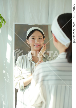 Young woman 40689027